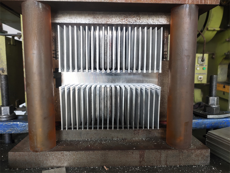小黄片轻量版口罩機設備超聲波點焊機散熱器