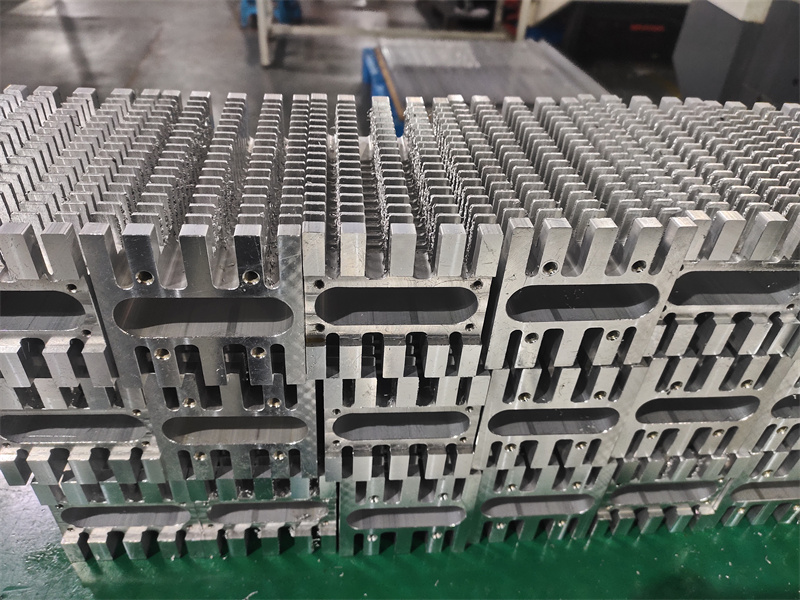 小黄片轻量版口罩機設備超聲波點焊機散熱片